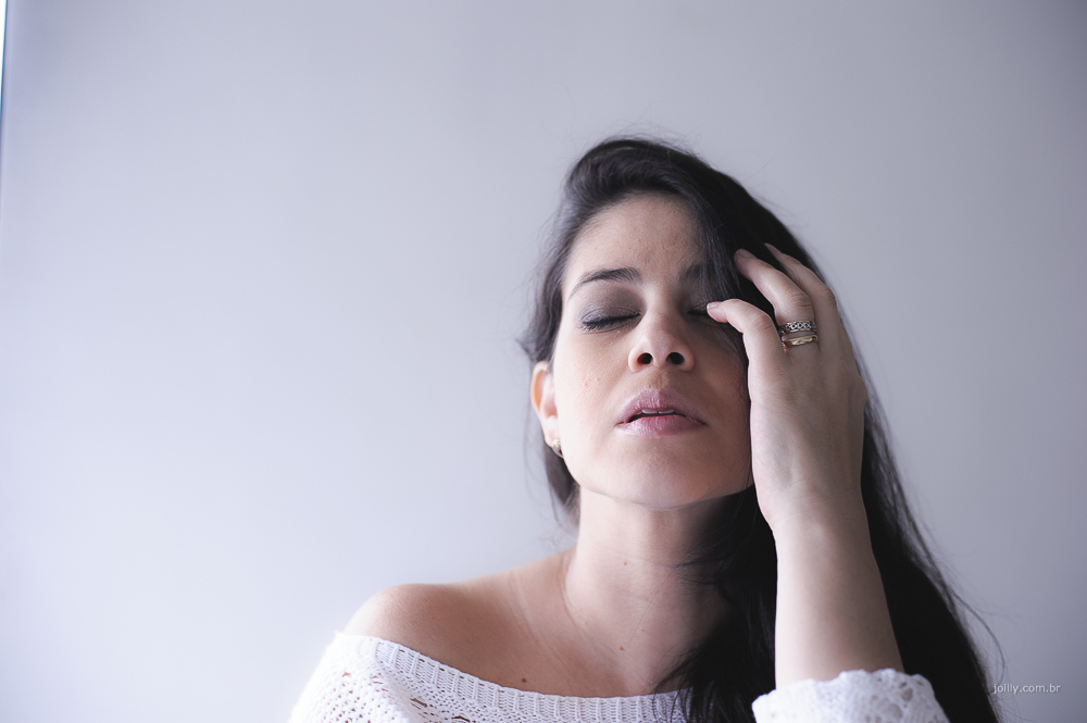 paz mulher com os olhos fechados