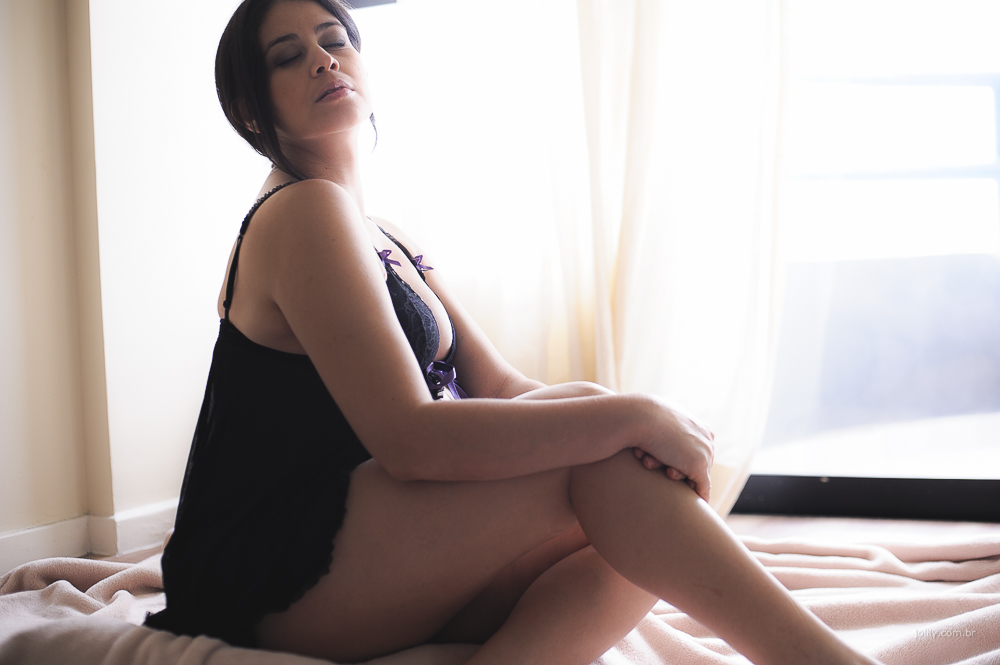 gravida de lingerie em ensaio lindo sob as lentes do fotografo joilly