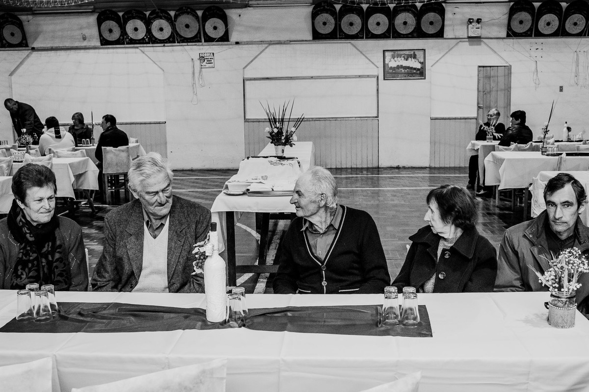brazilian documental photography elderly people sitting on the table making strange and hilarious expressions