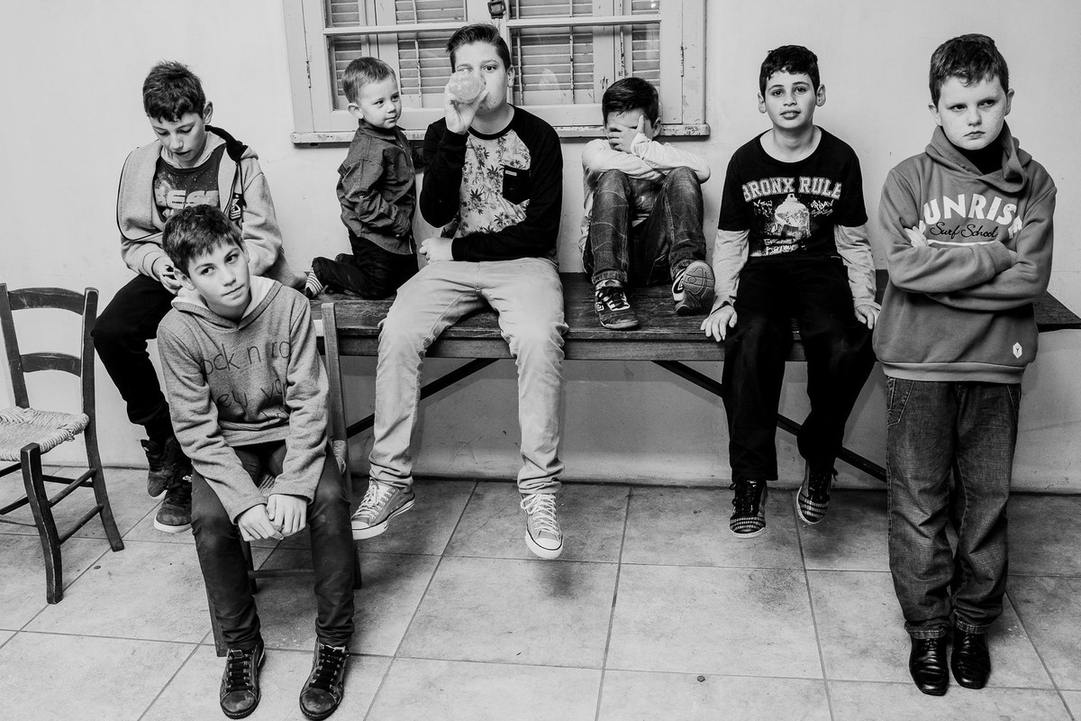 black and white picture about children sitting on the table making funny expressions during an event