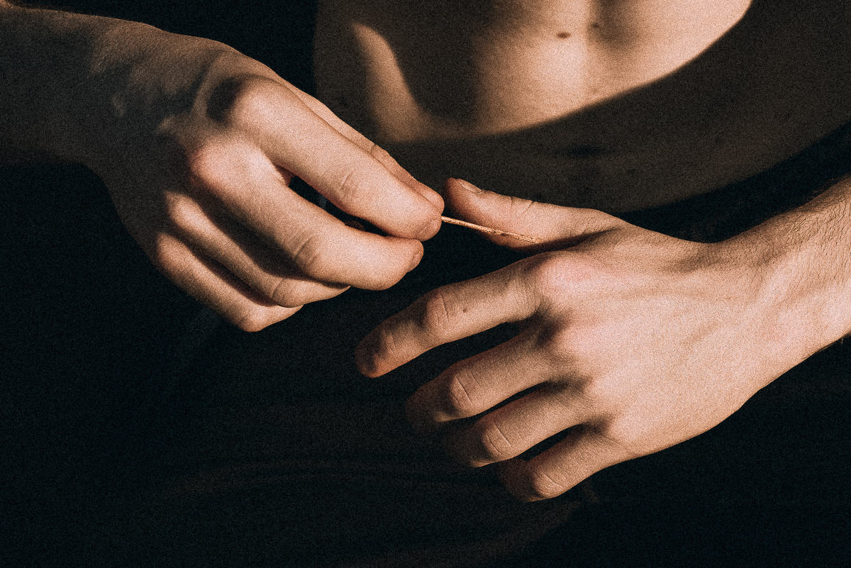 expressive hands for a poetic photo session in Brazil