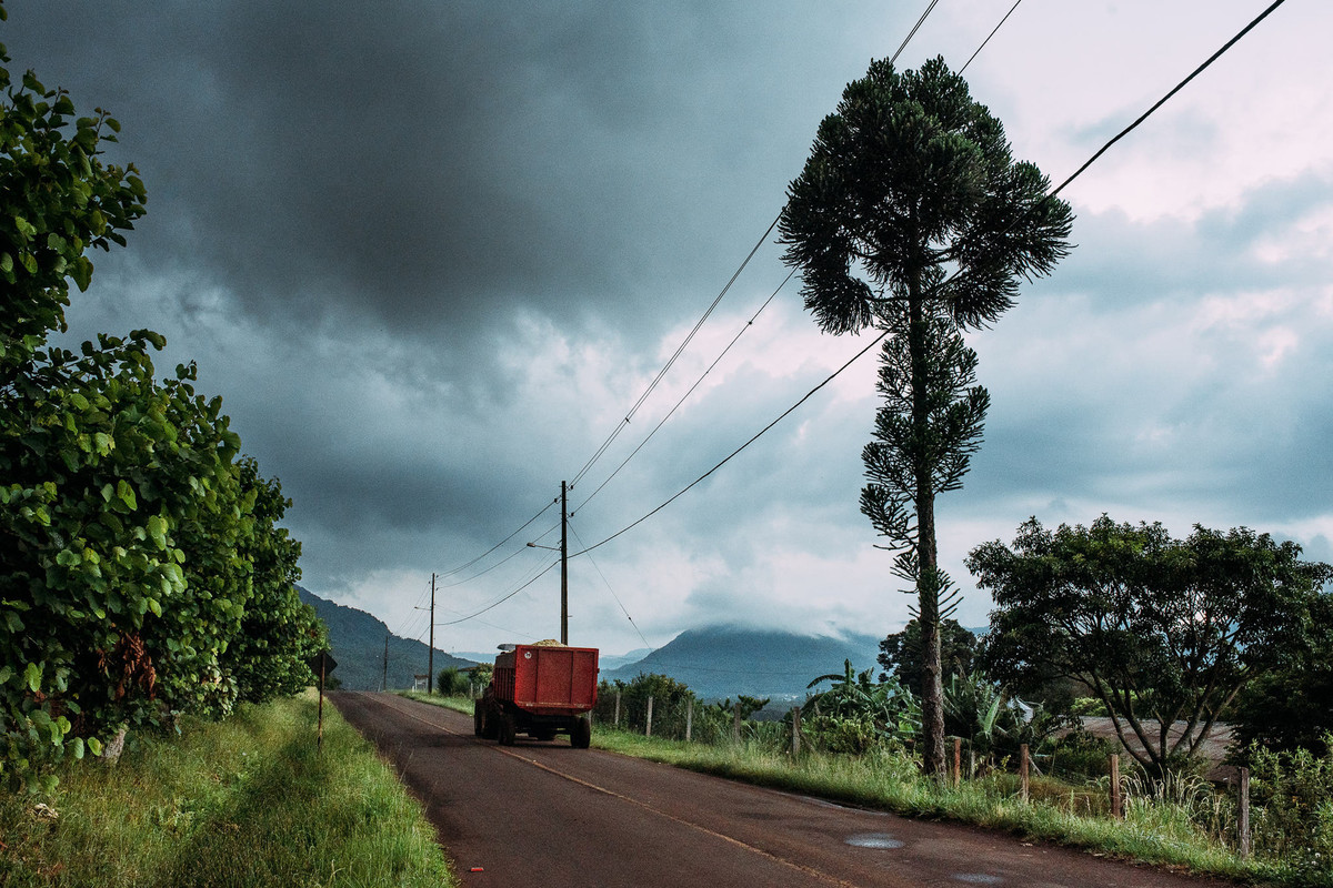 paisagem interiorana num dia nublado