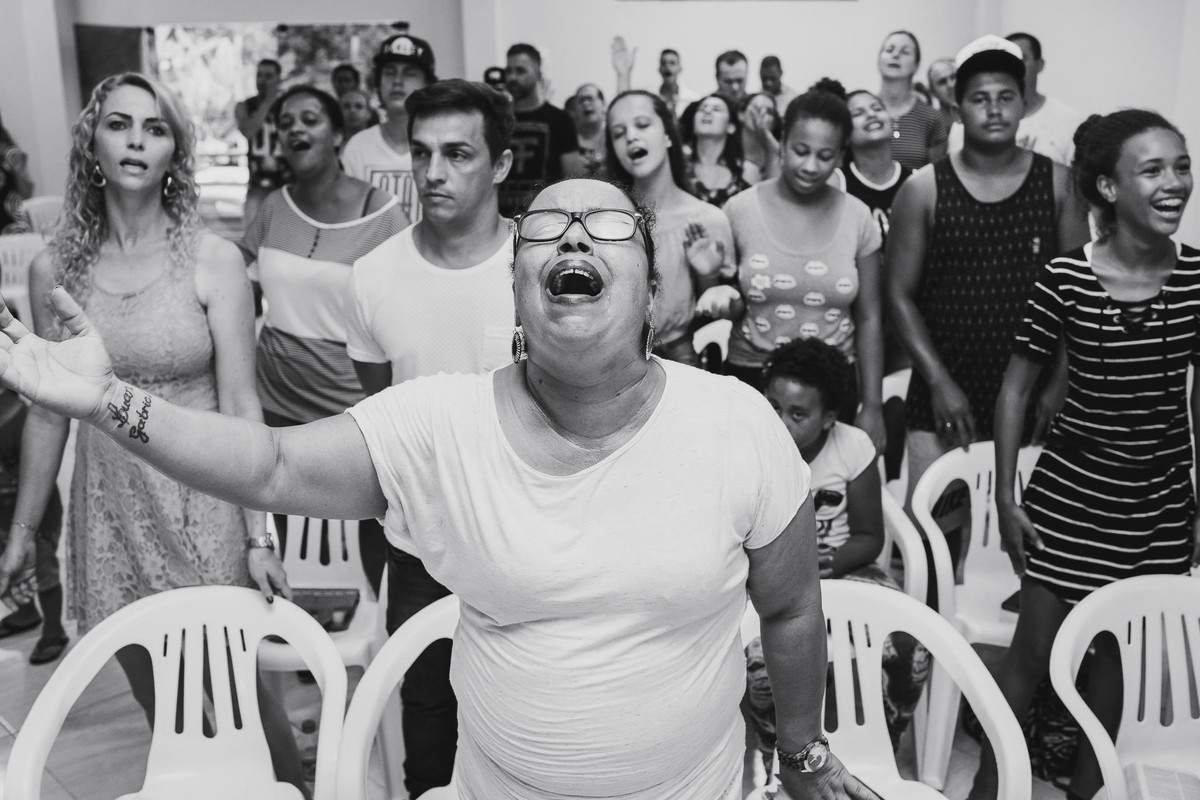 Quando o Espírito Santo vem e queima os corações quebrantados