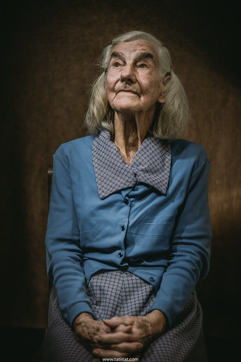 all the strength and subservience of the elderly woman portrayed in a sensitive and impressive way by the lenses of Tati Itat