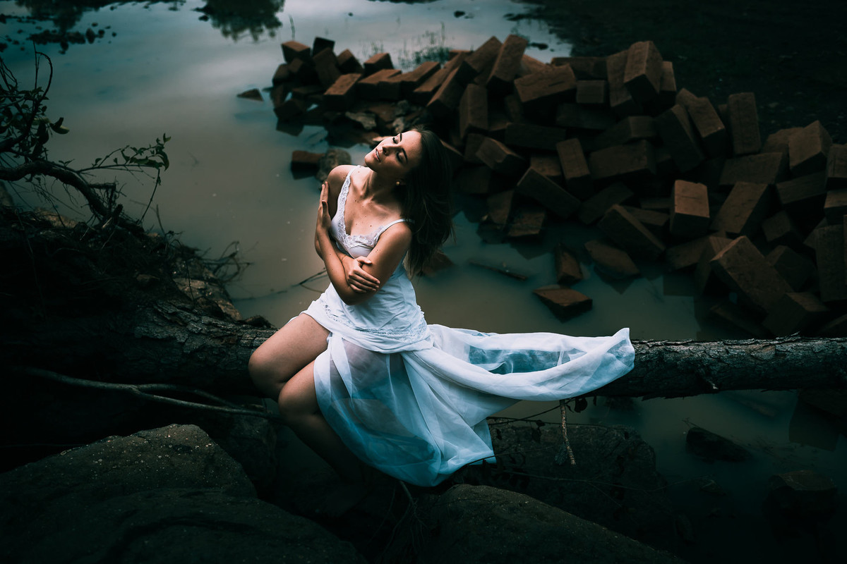 fineart-tatiitat-tu-em-poesia-woman-portraits-rs-alma-ensaio-feminino-mulher-arte-e-fotografia-vestidobranco-paz-retratos-brasil