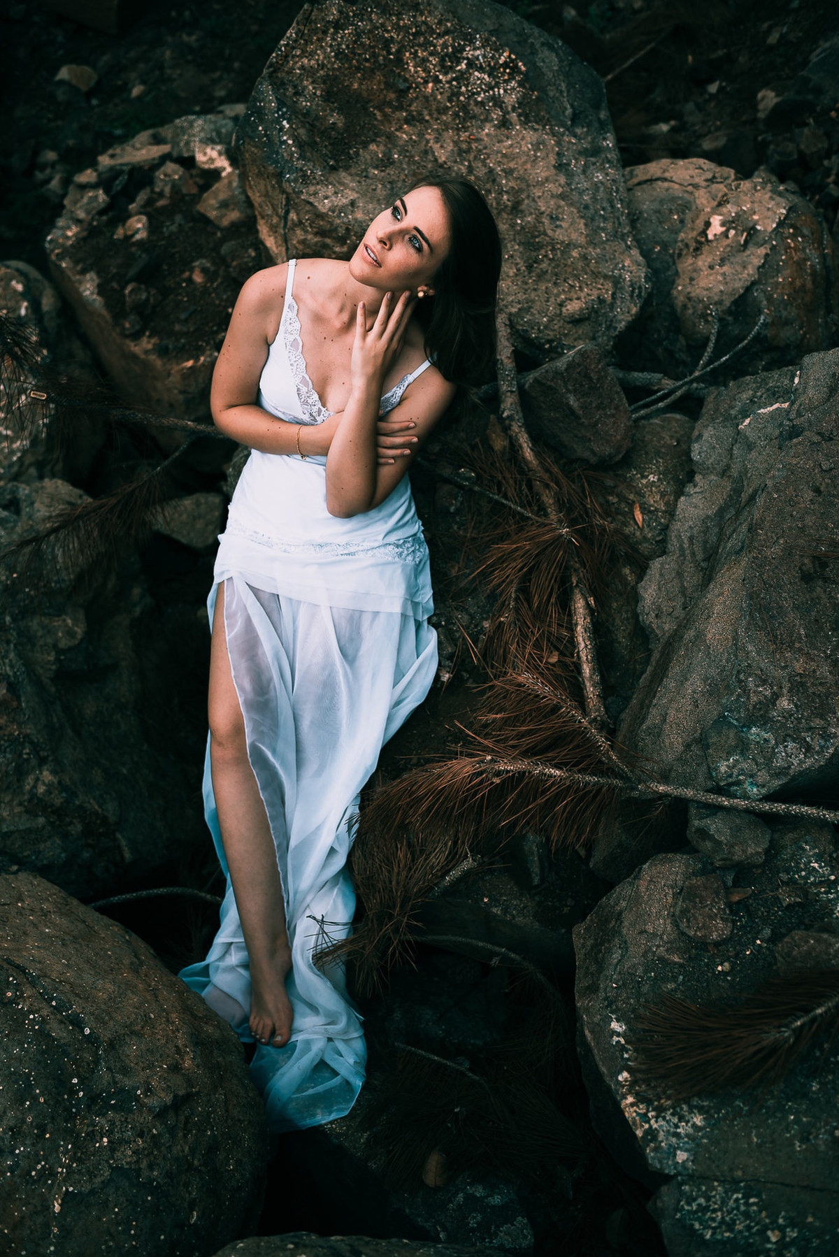 fineart-tatiitat-tu-em-poesia-woman-portraits-rs-alma-ensaio-feminino-mulher-arte-e-fotografia-vestidobranco-paz-retratos-brasil