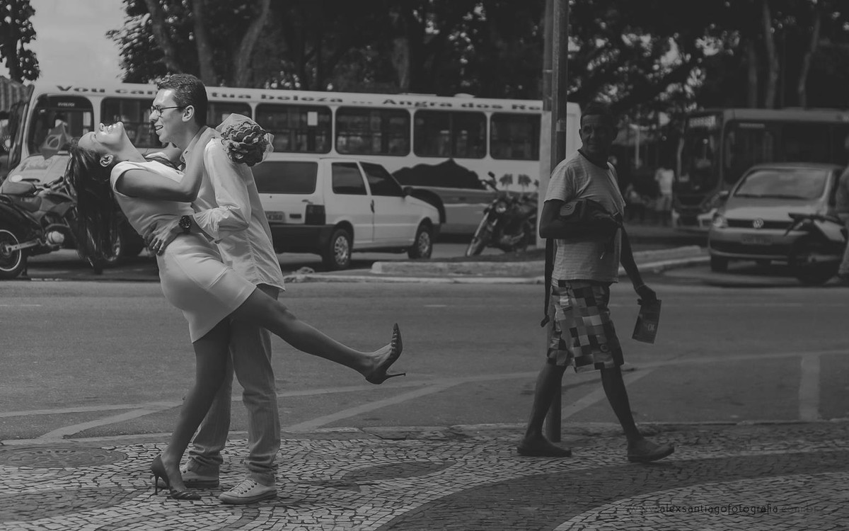 ensaio divertido de noivos, ensaio de casal paraty, ensaio de casal costa verde, noivos se divertindo