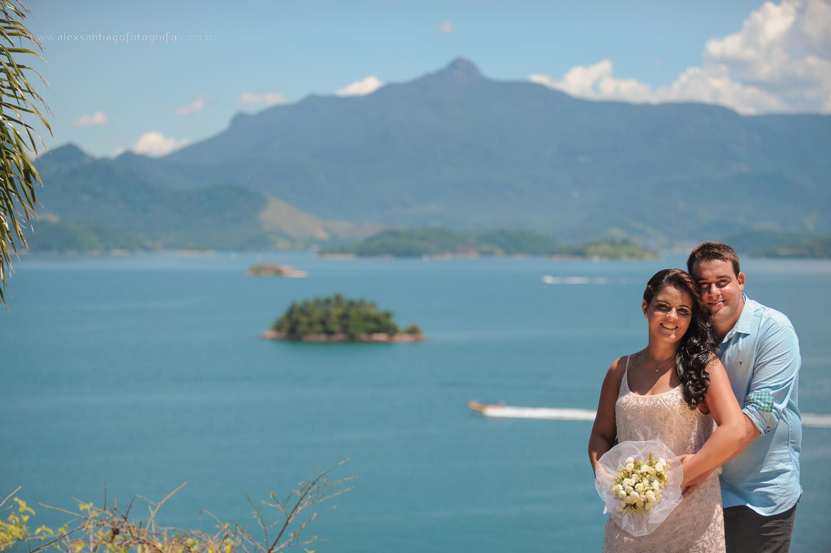 casamento na ilha grande, vestido de noiva com brilho para dia, vestido de noiva rosa, vestido de noiva curto, casamento paraty, casamento angra dos reis