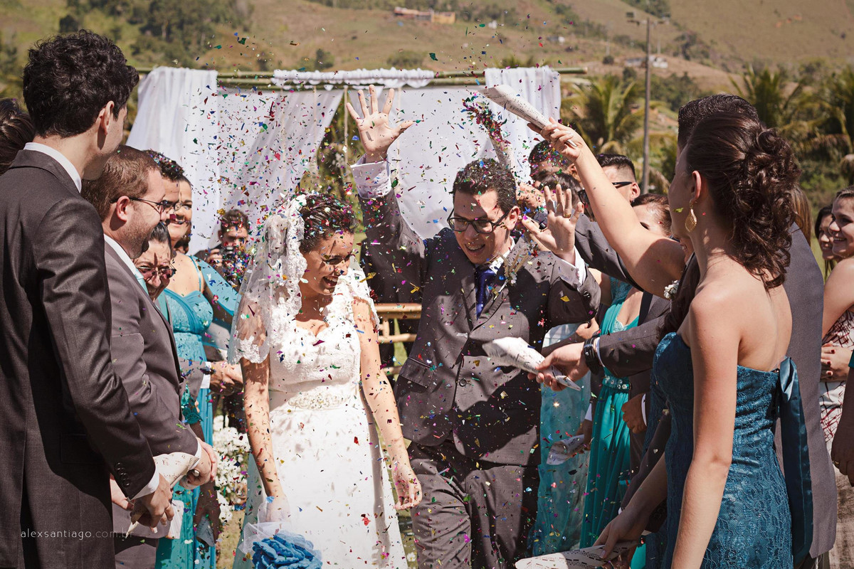 saída dos noivos, dicas saídas dos noivos, saída dos noivos com chuva de papel, saída dos noivos com chuva de prata, casamento paraty, casamento rio de janeiro, casamento angra, casamento tarituba
