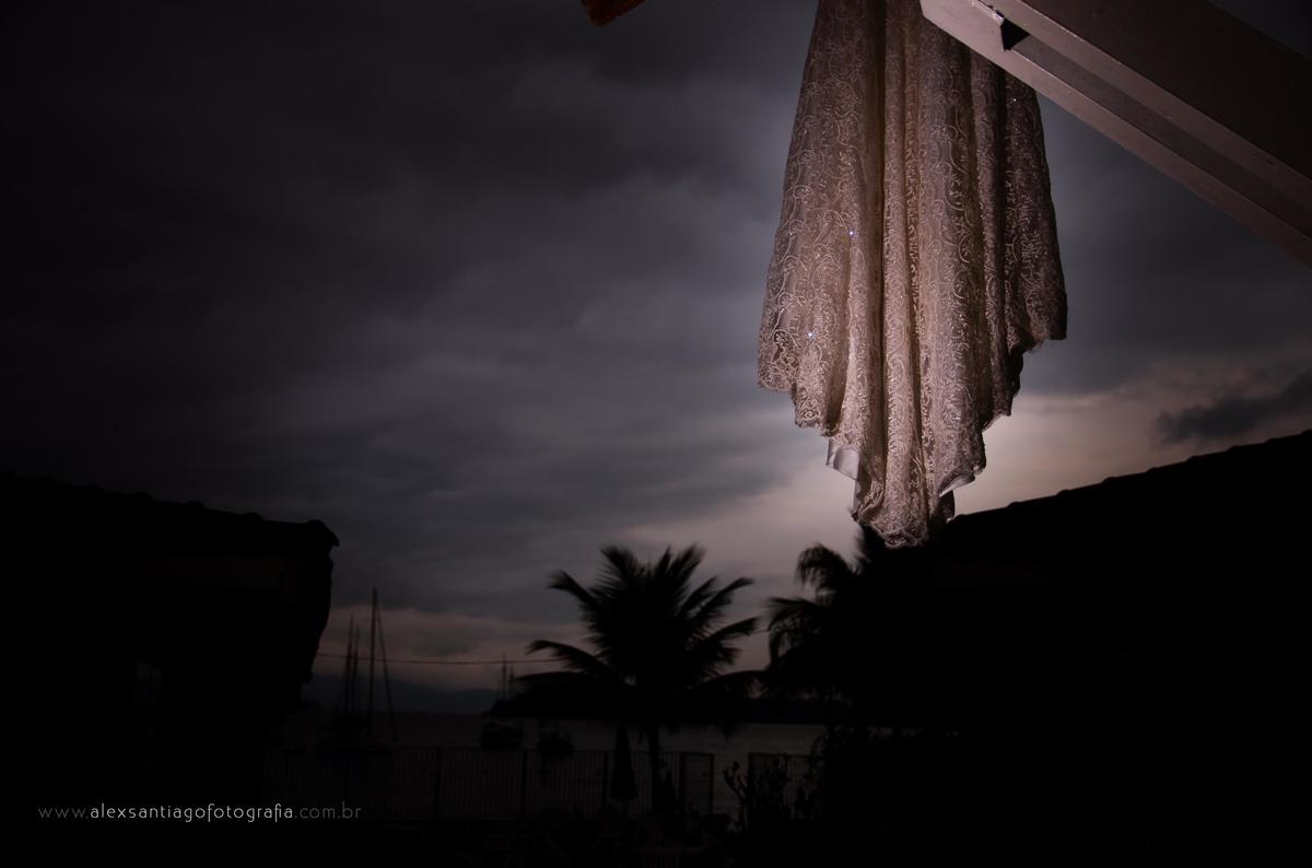 Vestido de noiva rendado, tendências vestido de noiva 2018, dia da noiva paraty, day spa paraty, dia da noiva angra dos reis, making of angra dos reis, making of paraty, casamento pousada paraty