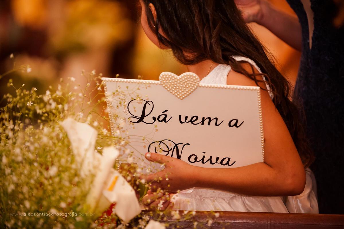 diy placa lá vem a noiva, placa lá vem a noiva rio de janeiro, inspiração vestido dama de honra, casamento igreja matriz angra dos reis, casamento igreja matriz paraty, casamento igreja são josé rj,