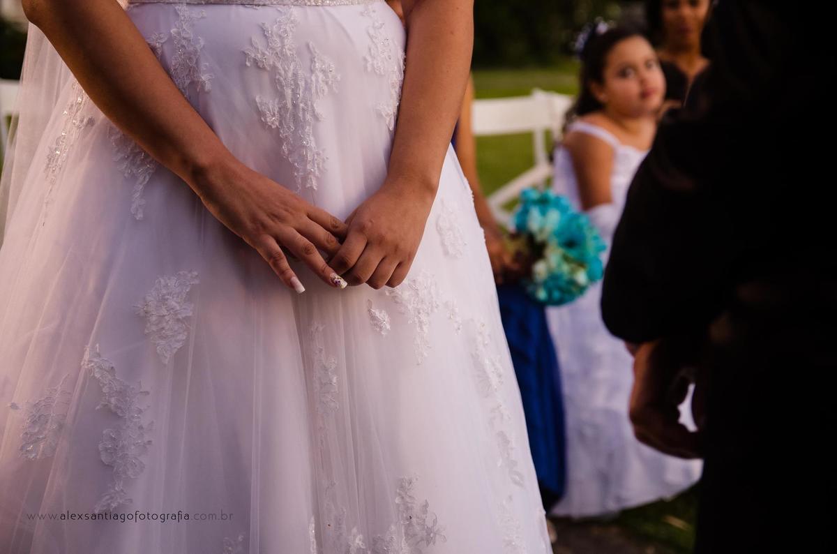 vestido da noiva tule, bella sposa, cortejo centro histórico de paraty, casamento casa paroquial paraty casamento pousada paraty, casamento sítio paraty,