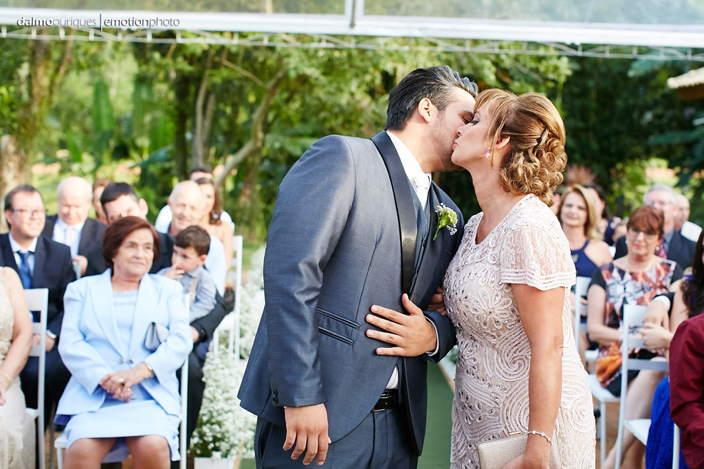 Cerimônia de Casamento, Estância Biguaçu, Casamento ao ar livre, noivo e mãe; Fotografia de casamento em Florianópolis