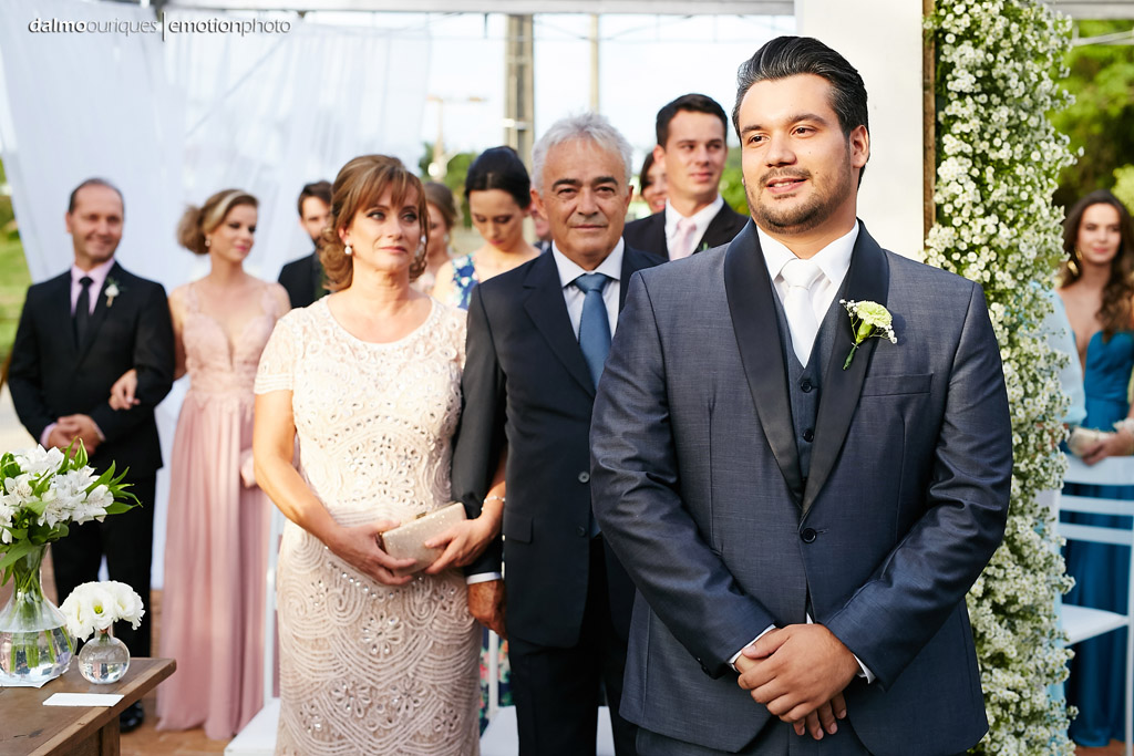 Cerimônia de Casamento, Estância Biguaçu, Casamento ao ar livre, noivo no altar; Fotógrafo de casamento em Florianópolis