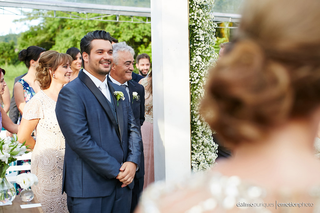 Cerimônia de Casamento, Estância Biguaçu, Casamento ao ar livre, noivo no altar; Fotografia de casamento em Florianópolis
