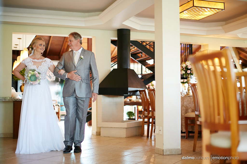 Cerimônia de Casamento, Estância Biguaçu, Casamento ao ar livre, entrada da noiva; Fotógrafo de casamento em Florianópolis; Fotografia de casamento em Florianópolis