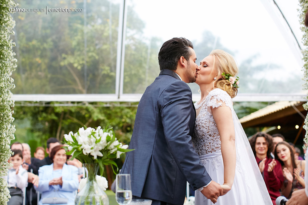 Cerimônia de Casamento, Estância Biguaçu, Casamento ao ar livre, beijo dos noivos