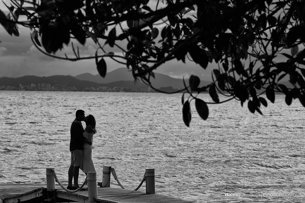 Santo Antônio em Lisboa; ensaio de casal em Floripa, fotografia de casal, ensaio na praia