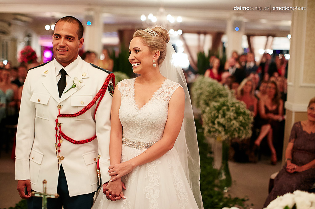 Fotografia de Casamento em Florianópolis; Alameda Casa Rosa; emoção no casamento; felicidade de casar