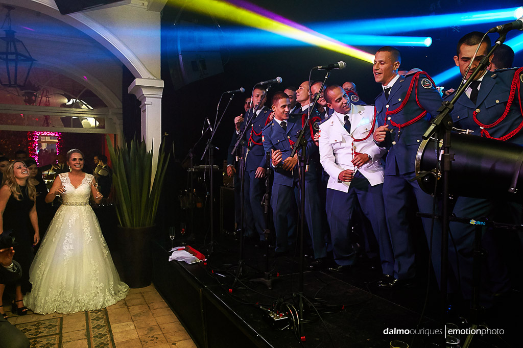 Fotografia de Casamento em Florianópolis; Festa de casamento; Alameda Casa Rosa, noivo e amigos