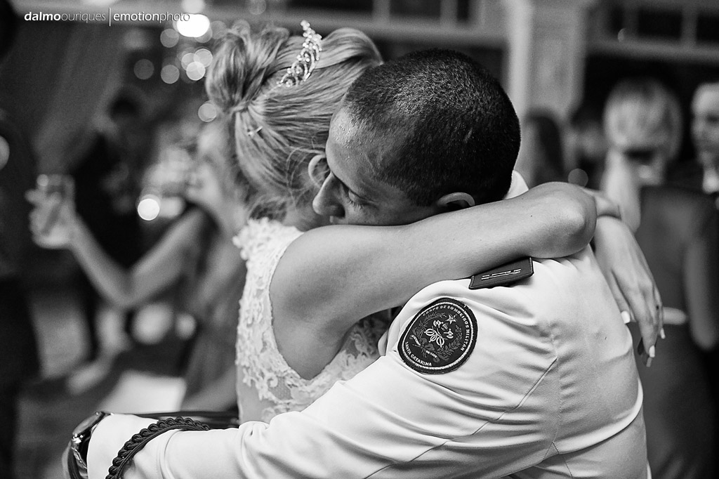 Fotografia de Casamento em Florianópolis; Festa de casamento; Alameda Casa Rosa; noivos dançando