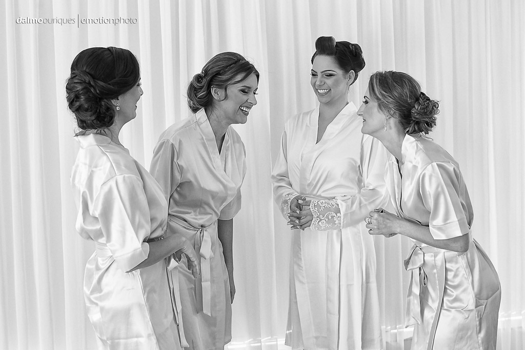 Making of da noiva; brinde com as madrinhas; fotógrafo de casamento