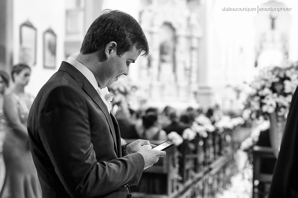 noivo ansioso; igreja em Florianópolis; fotografia de casamento em Florianópolis