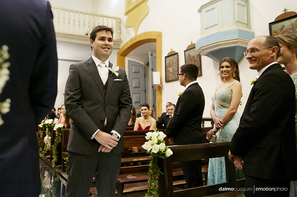 entrada do noivo; igreja em Florianópolis; fotógrafo de casamento