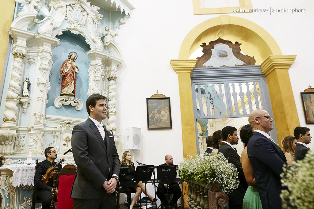noivo no altar; igreja em Florianópolis; fotógrafo de casamento Florianópolis