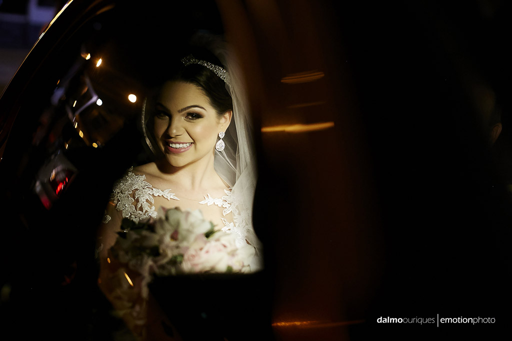 Making of da noiva; noiva no carro; fotografia de casamento em Florianópolis