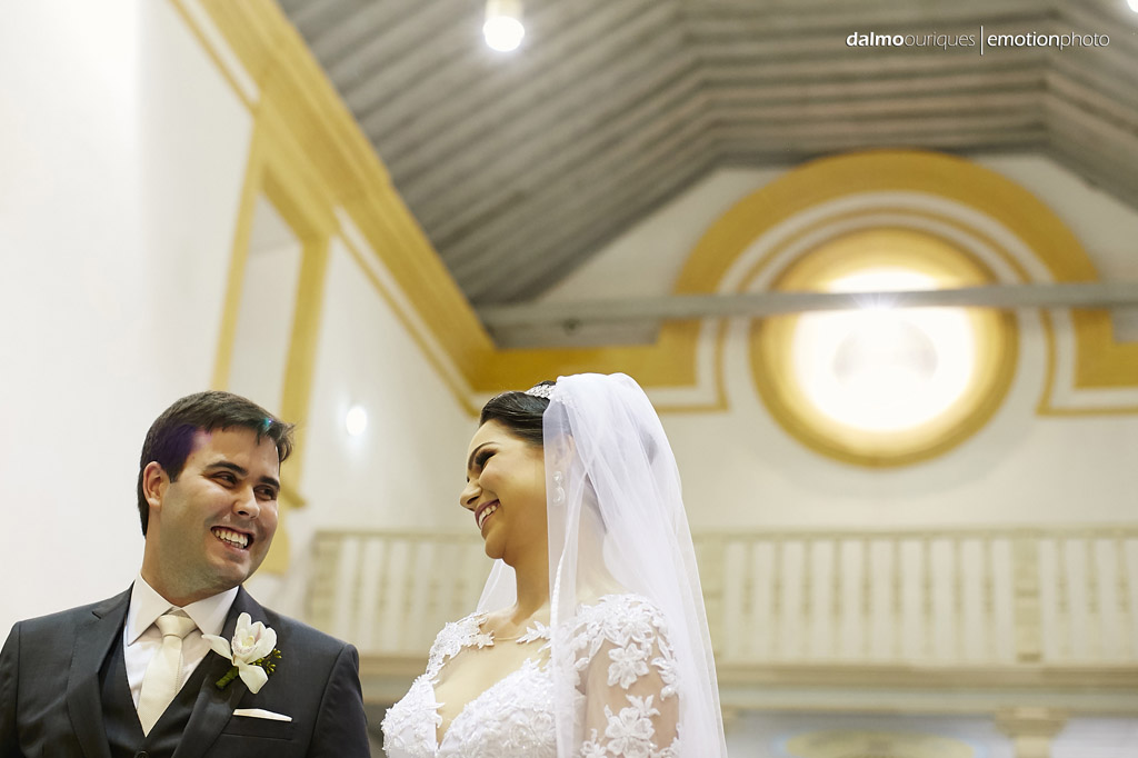 fotos alegres; casamento na igreja; melhor fotógrafo de casamento