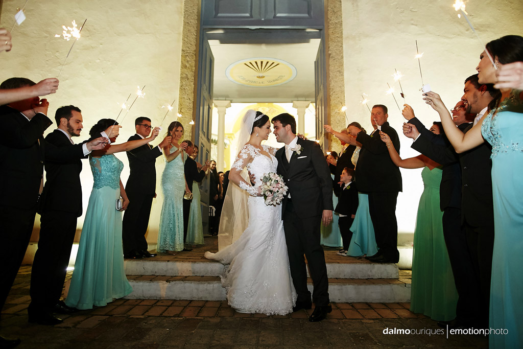 casamento na igreja; saída da igreja fotógrafo de casamento Florianópolis