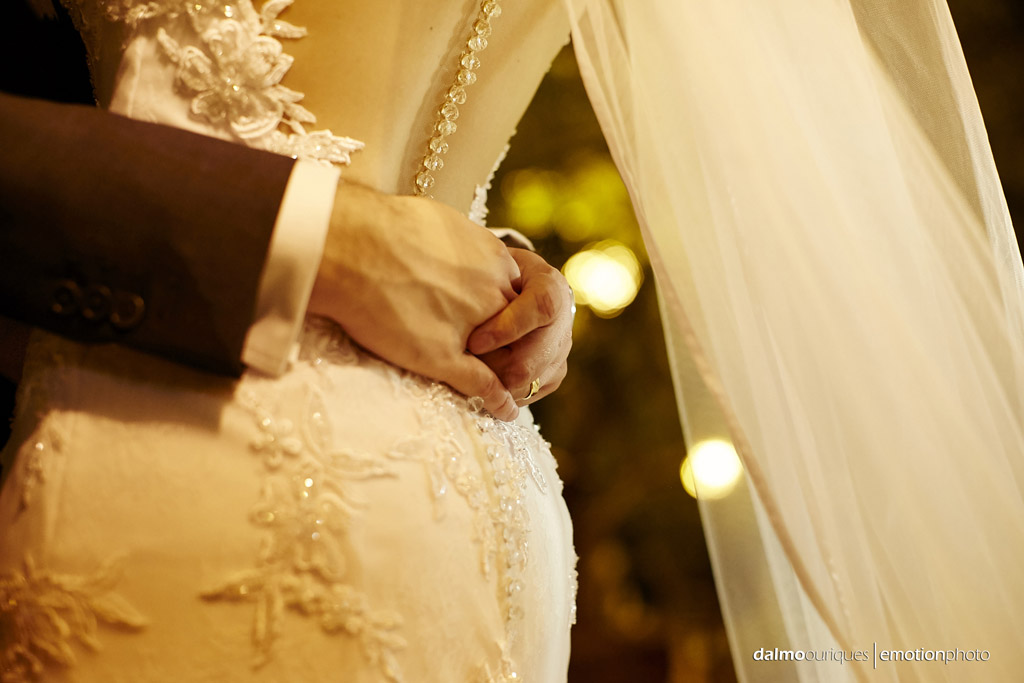 ensaio do casal; fotografando noivos; detalhes do vestido da noiva; fotógrafo de casamento Florianópolis