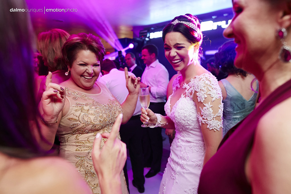 festa do casamento; fotos descontraídas do casamento; fotógrafo de casamento