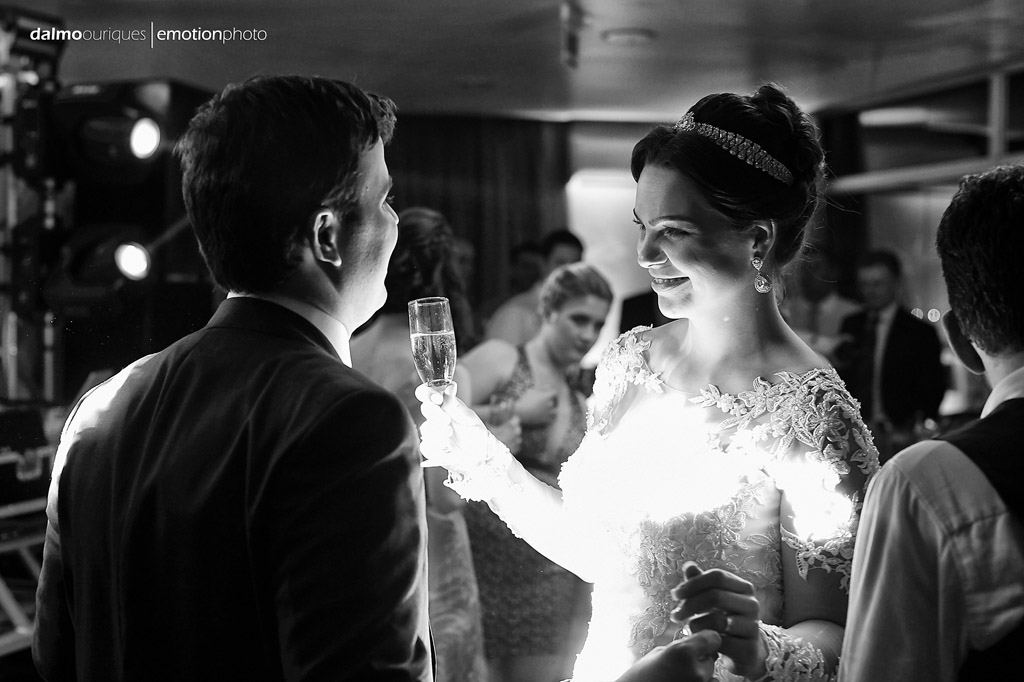 festa do casamento; fotos descontraídas do casamento; dança do casal; noivos dançando; terraço cacupé; melhor fotografo de casamento