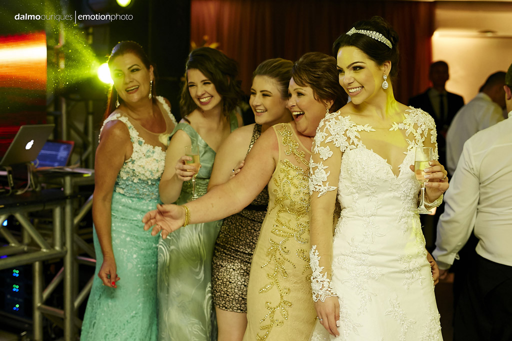 festa do casamento; fotos descontraídas do casamento; fotógrafo de casamento