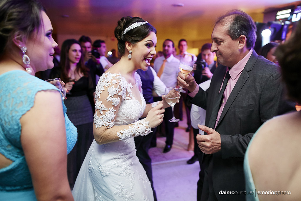 festa do casamento; fotos descontraídas do casamento; fotografia de casamento em Florianópolis