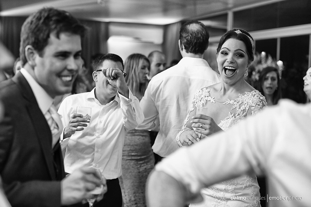 festa do casamento; fotos descontraídas do casamento; fotógrafo de casamento
