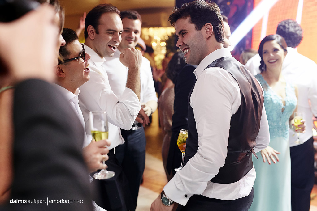 festa do casamento; fotos descontraídas do casamento; fotógrafo de casamento