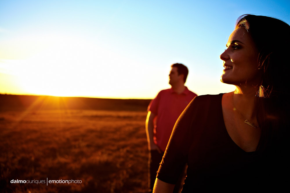 ensaio de casal; pre wedding; pre wedding em rancho queimado; fotografia de casal no morro da Boa Vista, fotos do por do sol, casal no por do sol
