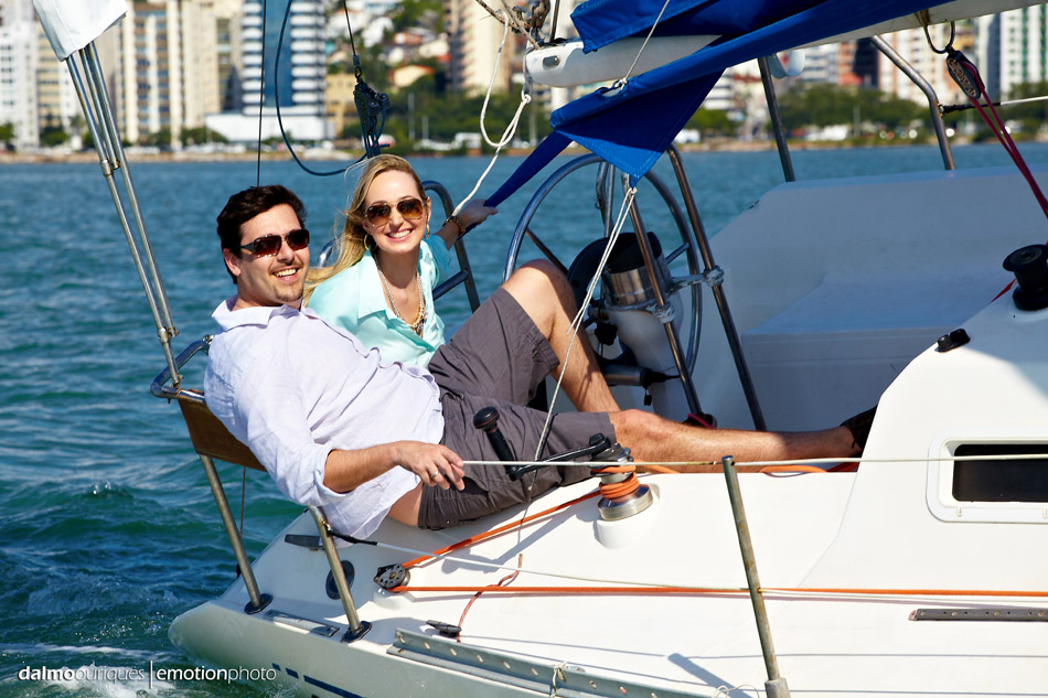 ensaio de casal de barco; ensaio de casal; ensaio de casal em florianopolis; pre wedding em florianopolis; pre wedding;