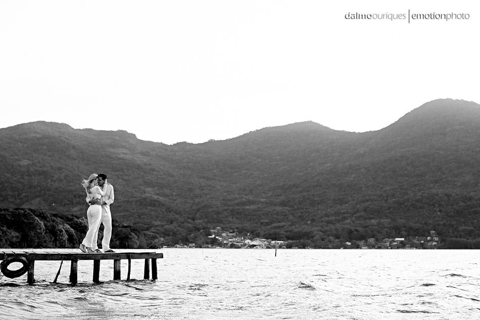 pre wedding em florianopolis; ensaio de casal em florianopolis; ensaio em florianopolis; fotografia de casal; pre wedding; florianopolis; ensaio do rio vermelho