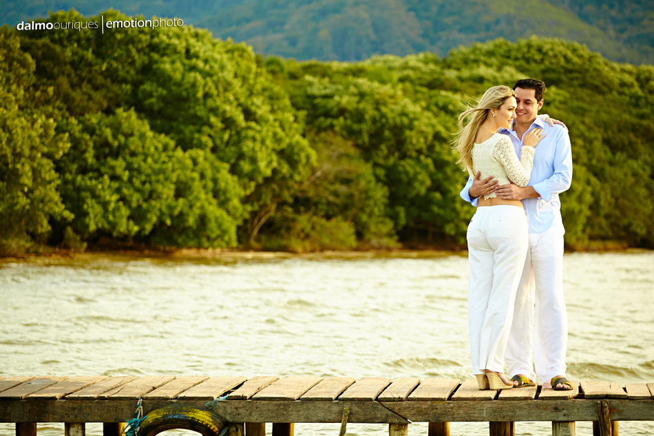 pre wedding em florianopolis; ensaio de casal em florianopolis; ensaio em florianopolis; fotografia de casal; pre wedding; florianopolis; ensaio do rio vermelho