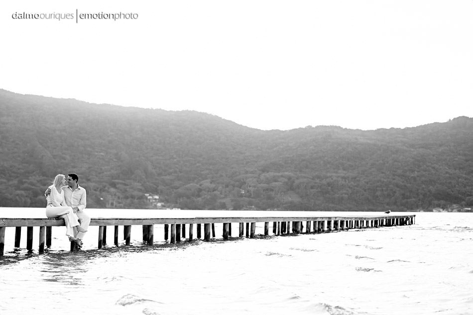 pre wedding em florianopolis; ensaio de casal em florianopolis; ensaio em florianopolis; fotografia de casal; pre wedding; florianopolis; ensaio do rio vermelho