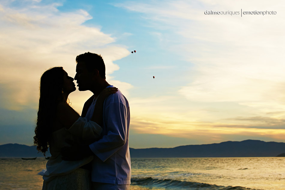 pre wedding em florianopolis; ensaio de casal em florianopolis; ensaio em florianopolis; fotografia de casal; pre wedding; florianopolis; ensaio em jurere internacional; ensaio na praia