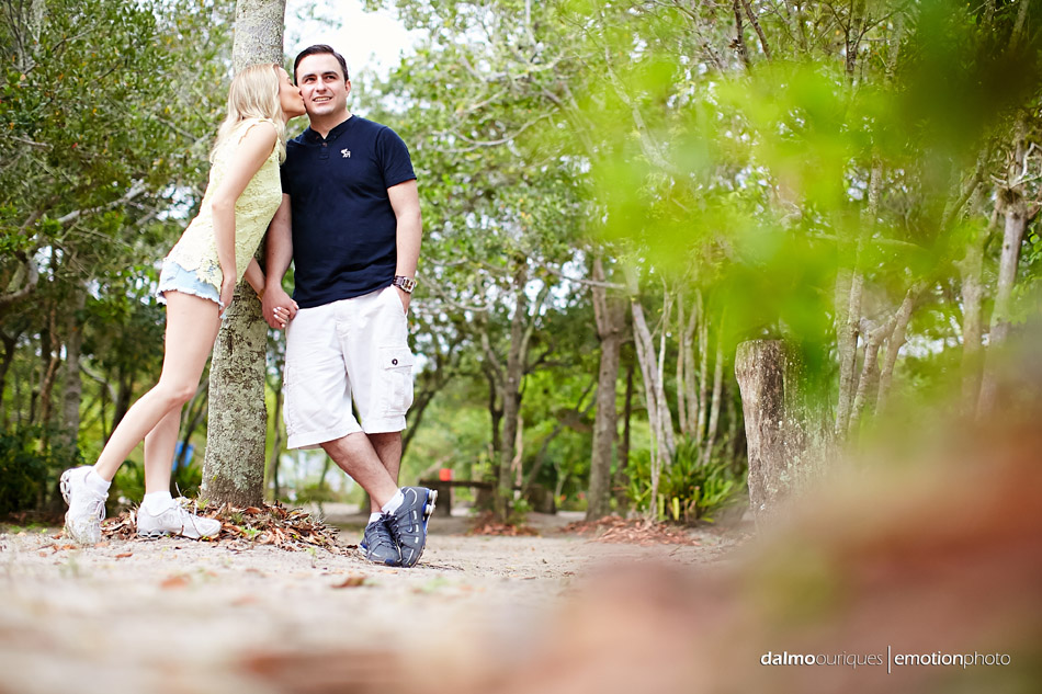 pre wedding em florianopolis; ensaio de casal em florianopolis; ensaio de casal; fotografo de casamento em florianopolis; pre wedding na praia da armação; fotografia de casal