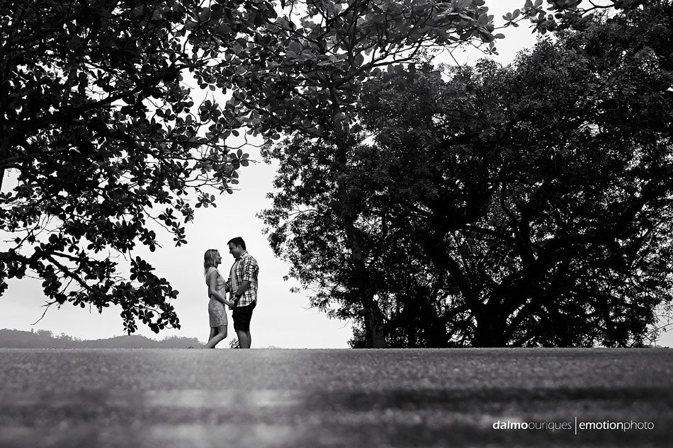 pre wedding em florianopolis; ensaio de casal em florianopolis; ensaio de casal; fotografo de casamento em florianopolis; pre wedding na praia da armação; fotografia de casal