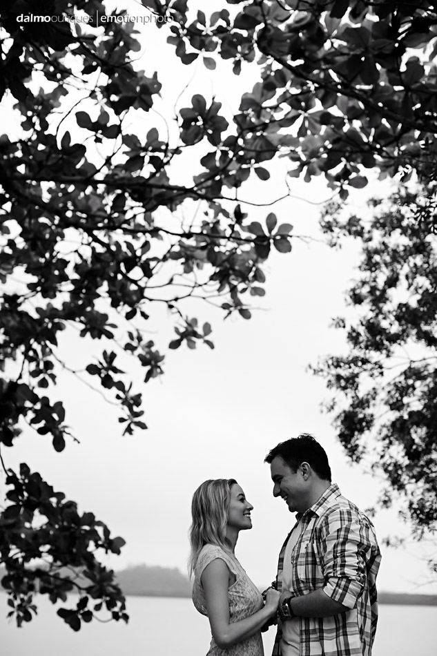 pre wedding em florianopolis; ensaio de casal em florianopolis; ensaio de casal; fotografo de casamento em florianopolis; pre wedding na praia da armação; fotografia de casal