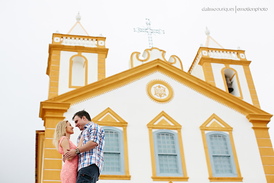 pre wedding em florianopolis; ensaio de casal em florianopolis; ensaio de casal; fotografo de casamento em florianopolis; pre wedding na praia da armação; fotografia de casal