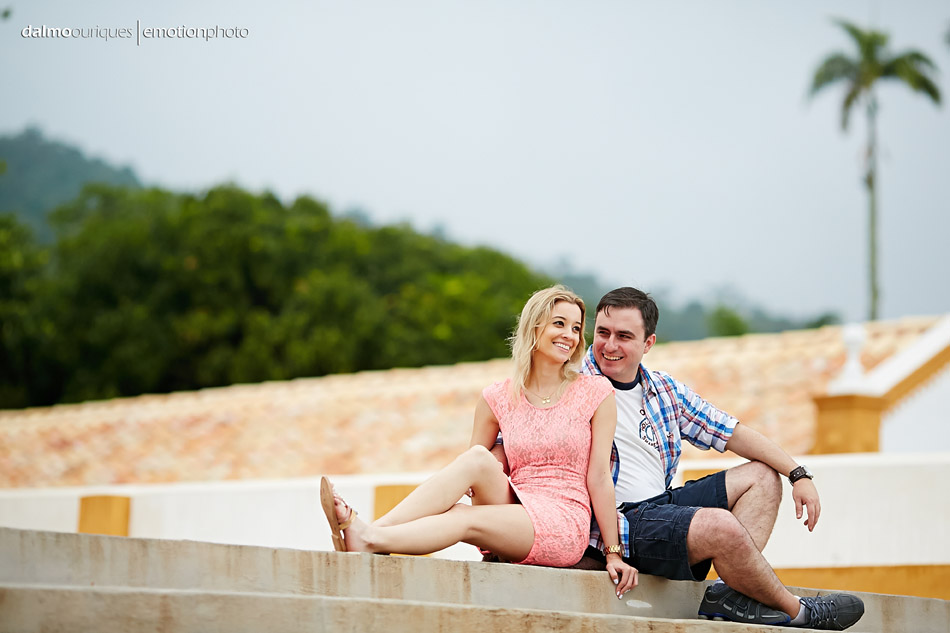 pre wedding em florianopolis; ensaio de casal em florianopolis; ensaio de casal; fotografo de casamento em florianopolis; pre wedding na praia da armação; fotografia de casal